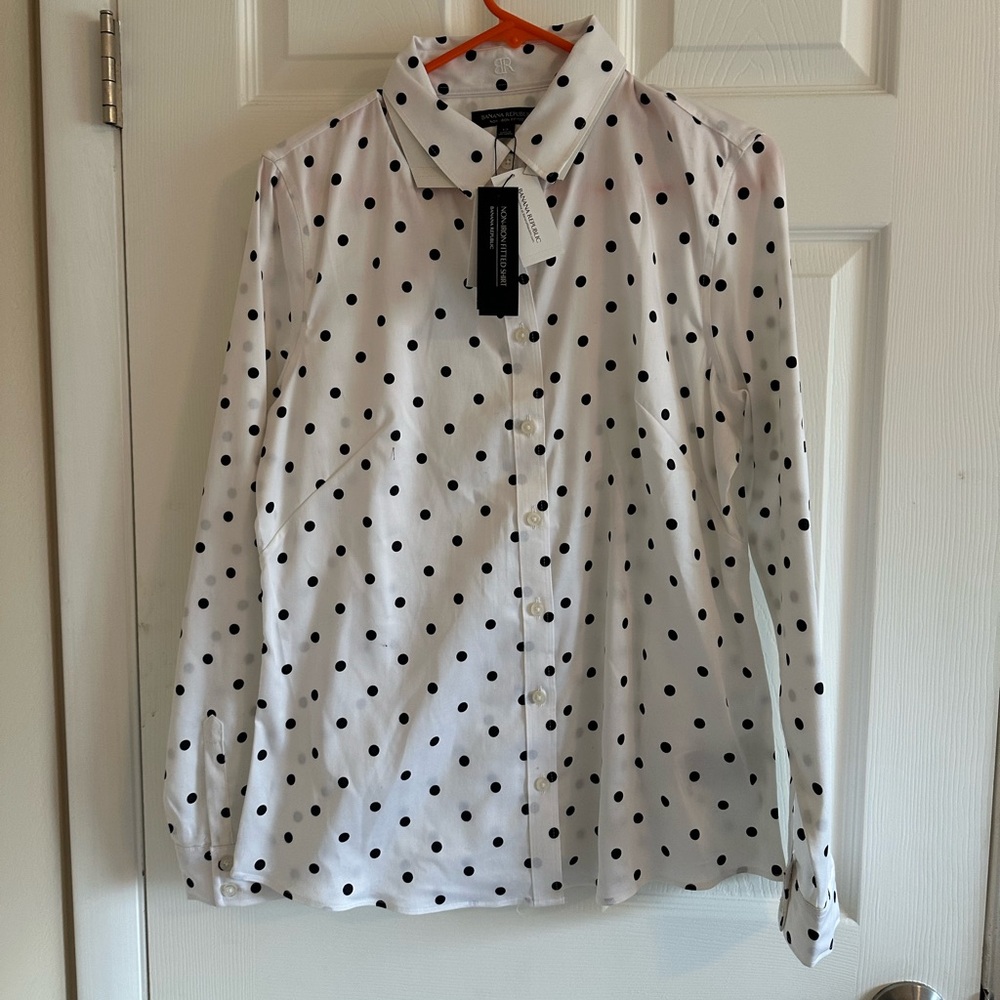 Banana Republic Women's Fitted Business Button-up- NWT!